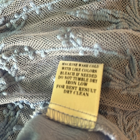 Periwinkle Blue Lace Blouse - Picture 4 of 4